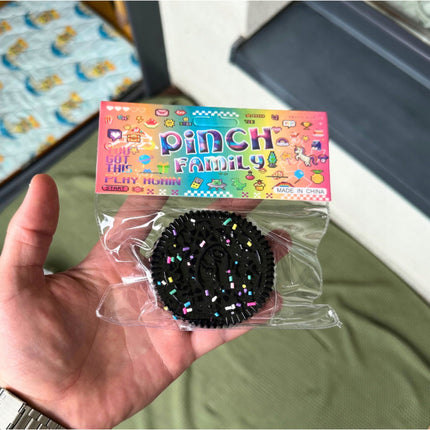 Gniotek Antystresowy Oreo 6 cm – Sensoryczna Radość dla Każdego