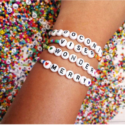 Zestaw Koralików dla Dzieci – Kolorowe i Bezpieczne Ozdoby DIY