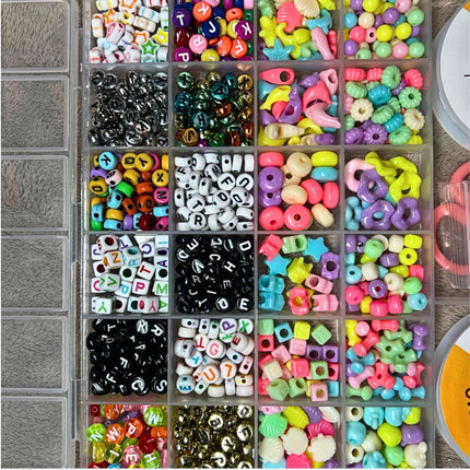 Zestaw Koralików dla Dzieci – Kolorowe i Bezpieczne Ozdoby DIY